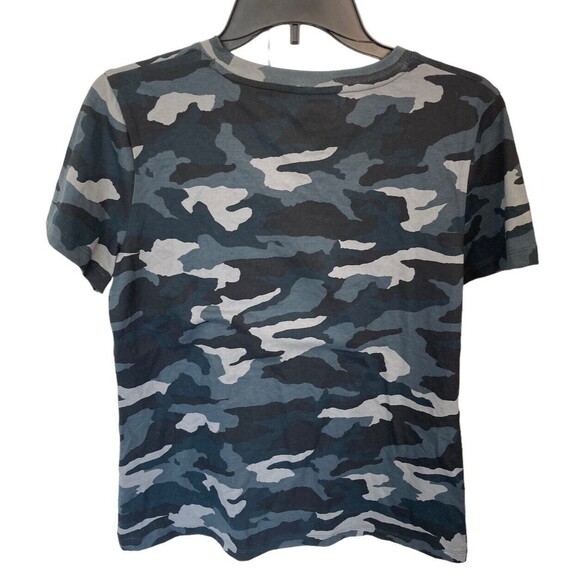 Under Armour Wisconsin‎ Camo T-Shirt Women’s Size Medium Collegiate - Picture 2 of 5